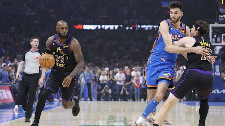 LeBron James no tuvo sus mejores prestaciones ante Oklahoma City Thunder en la última zafra regular