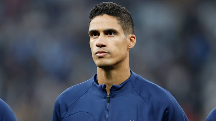 Est-ce que Raphaël Varane reprendra très vite avec Manchester United ?