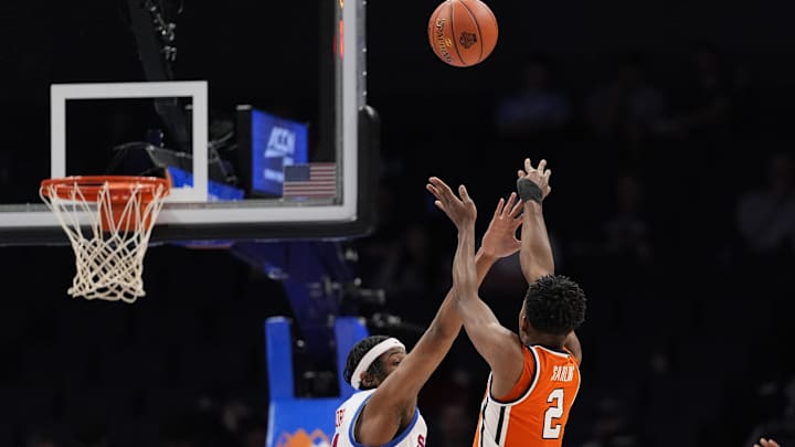 Syracuse basketball guard J.J. Starling has an injured right hand, but he's not expected to miss any games, per a report.