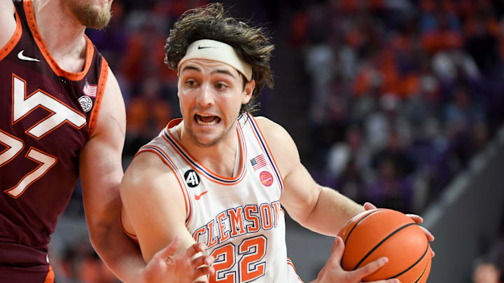 Clemson forward Carter Welling announced that he will be returning to the program on Monday evening. 