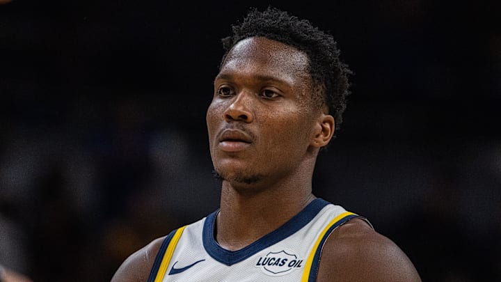 Indiana Pacers guard/forward Bennedict Mathurin (00) in the first half against the San Antonio Spurs at Gainbridge Fieldhouse.