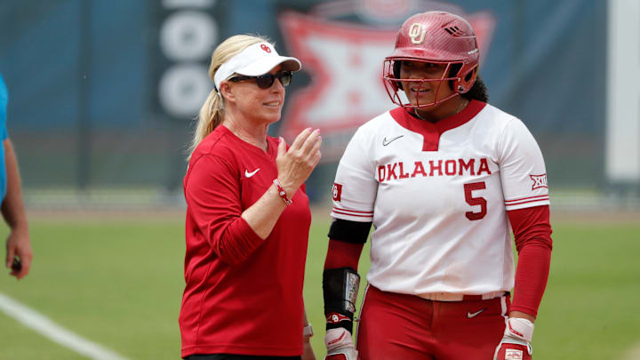 Oklahoma coach Patty Gasso talks with Ella Parker Oklahoma coach Patty Gasso talks with Ella Parker