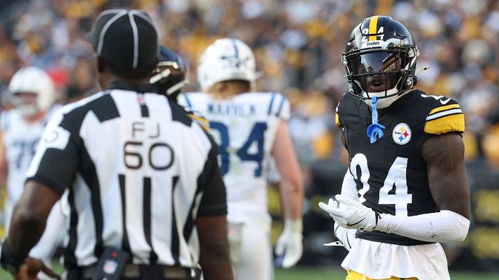 Pittsburgh Steelers cornerback Joey Porter Jr. reacts to field judge Jeff Shears after committing a pass interference penalty 