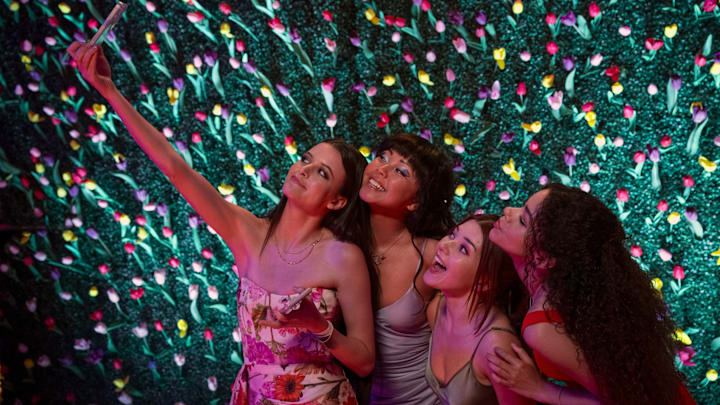 (L to R) Sara Waisglass as Maxine, Chelsea Clark as Norah, Katie Douglas as Abby, Antonia Gentry as Ginny Miller in episode 303 of Ginny & Georgia
