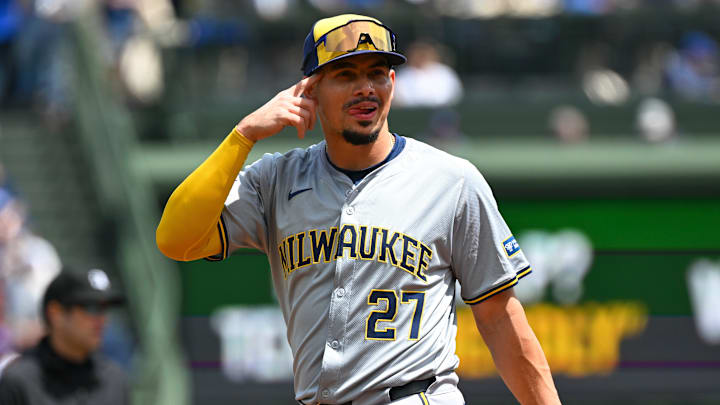Willy Adames está jugando desde mediados de 2021 con los Cerveceros