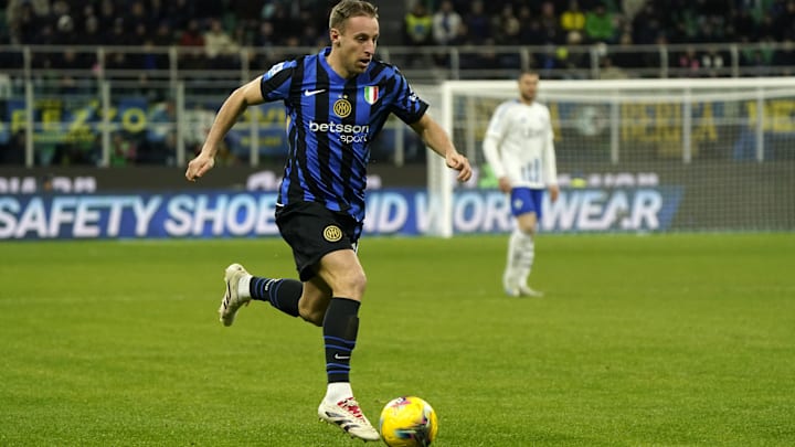 Davide Frattesi in action for Inter Milan 