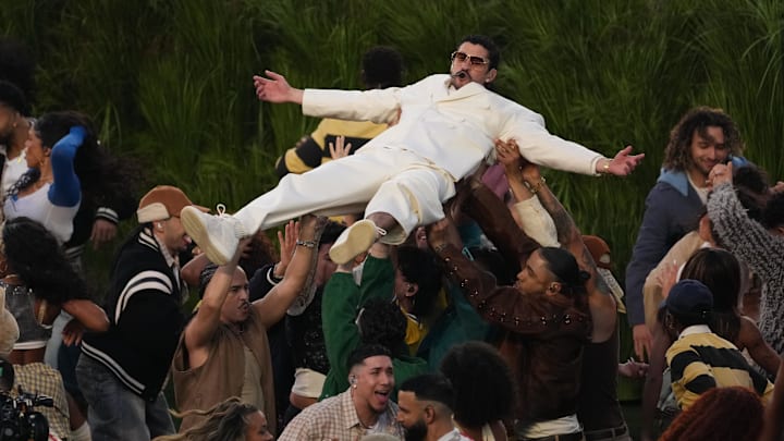 Bad Bunny recibió muchas felicitaciones por su performance en el Halftime Show del Super Bowl LX, incluyendo una del comisionado de la NFL, Roger Goodell