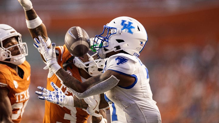 Nov 23, 2024; Austin, Texas, USA; Kentucky Wildcats wide receiver Barion Brown (7) makes a catch against Texas Longhorns defender Jaylon Guilbeau (3) during the third quarter at Darrell K Royal-Texas Memorial Stadium. Mandatory Credit: Brett Patzke-Imagn Images