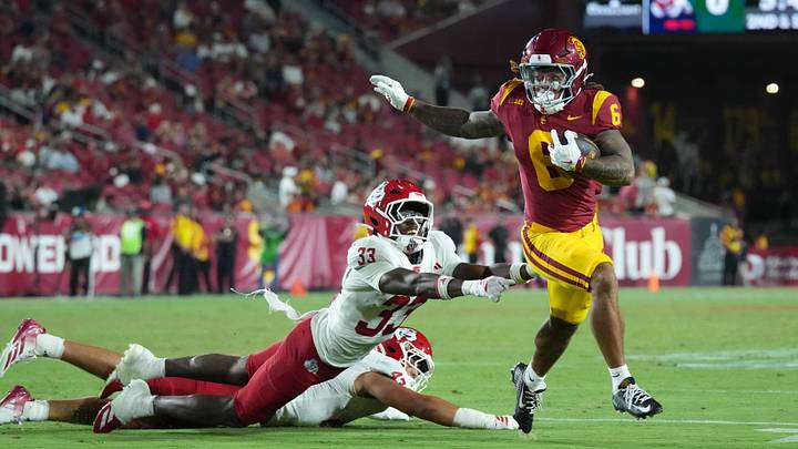 USC running back Deshonne Redeaux scores a five-yard touchdown against Fresno State on Friday.