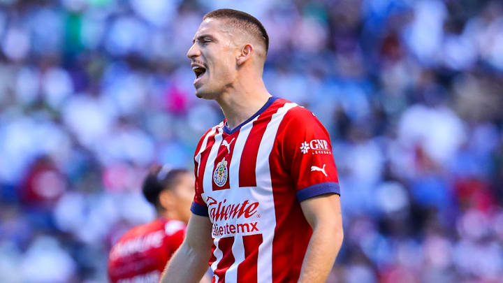 Chivas busca un centro delantero