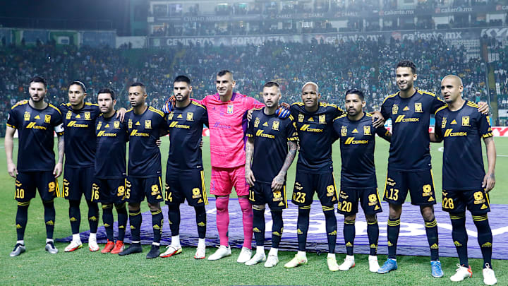 Jugadores de Tigres UANL previo a un partido.