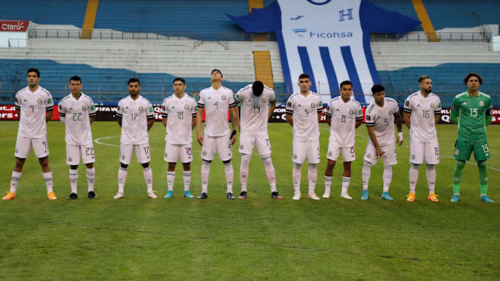 Jugadores de México previo a un partido ante Honduras.