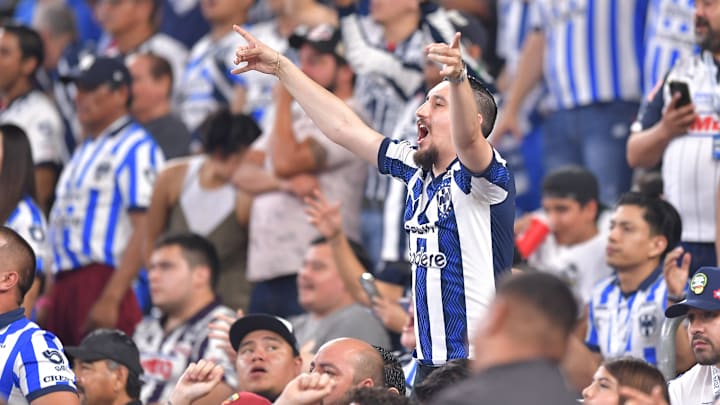 Como es costumbre en la Liga MX, El Gigante de Acero recibió el apoyo de la afición rayada