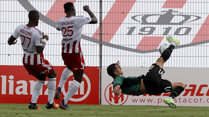 Malgré une pelouse compliquée à François Coty, les Lensois ont essayé de faire le show face à l'AC Ajaccio. 