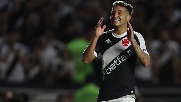 Adson sofre nova lesão e vira baixa no Vasco da Gama Adson sofre nova lesão e vira baixa no Vasco da Gama