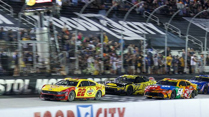 Sep 19, 2026; Bristol, Tennessee, USA; Team Penske driver Joey Logano (22) leads Spire Motorsports driver Carson Hocevar (77) during the Bass Pro Shops Night Race at Bristol Motor Speedway. Randy Sartin-Imagn Images Sep 19, 2026; Bristol, Tennessee, USA; Team Penske driver Joey Logano (22) leads Spire Motorsports driver Carson Hocevar (77) during the Bass Pro Shops Night Race at Bristol Motor Speedway. Randy Sartin-Imagn Images