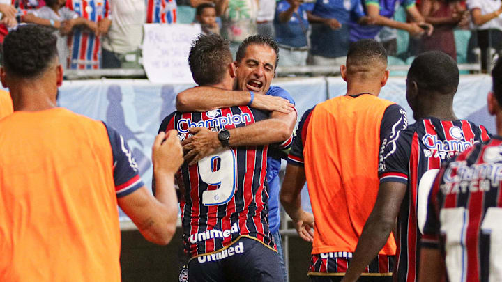 Bahia comemorou seu título estadual de número 50 neste domingo (2) Bahia comemorou seu título estadual de número 50 neste domingo (2)