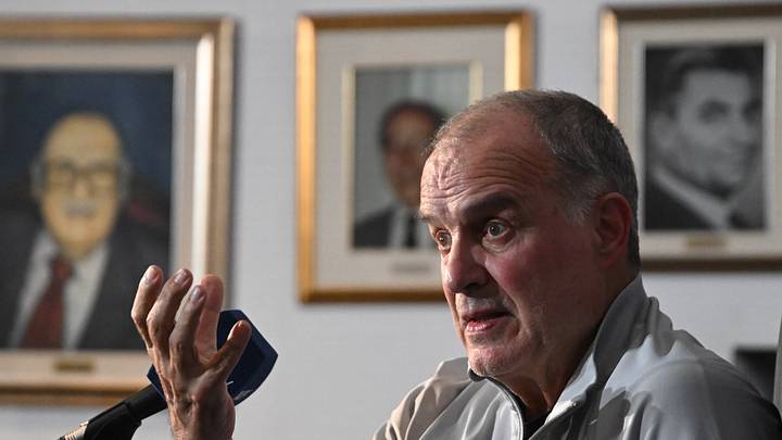Bielsa define el plan base: Playa del Carmen lidera la carrera para alojar a la Celeste en 2026 Bielsa define el plan base: Playa del Carmen lidera la carrera para alojar a la Celeste en 2026