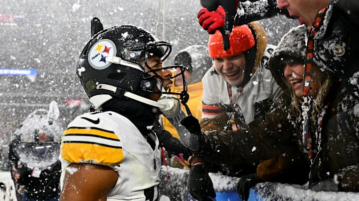 Pittsburgh Steelers v Cleveland Browns