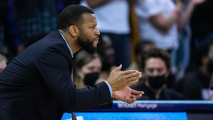 Ex=Washington assistant coach Will Conroy returns in the same role with USC to face the Huskies. 