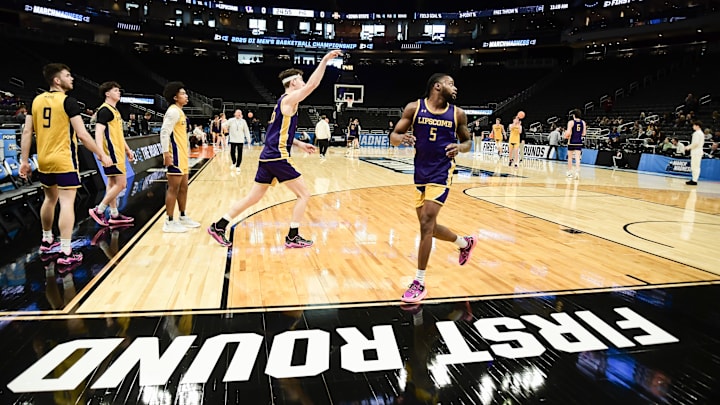 Mar 20, 2025; Milwaukee, WI, USA; Lipscomb Bisons work out during NCAA Tournament First Round Practice at Fiserv Forum. Mandatory Credit: Benny Sieu-Imagn Images