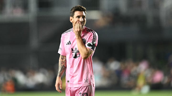 Lionel Messi completó el entrenamiento el martes, pero su participación en el partido sigue estando en duda Lionel Messi completó el entrenamiento el martes, pero su participación en el partido sigue estando en duda