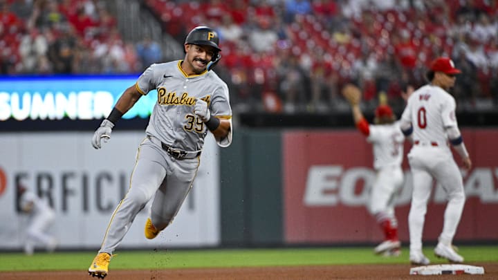 Sep 19, 2024; St. Louis, Missouri, USA;  Pittsburgh Pirates second baseman Nick Gonzales (39) runs to third for a triple against the St. Louis Cardinals during the fourth inning at Busch Stadium. Mandatory Credit: Jeff Curry-Imagn Images