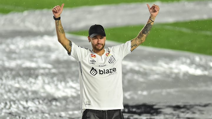Neymar Jr. acaba de incorporarse al Santos de Brasil, donde debutó profesionalmente cuando era un adolescente