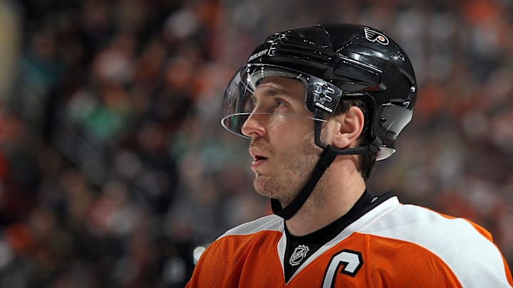 Mine Richards will put on a Flyers uniform for the first time since the blockbuster trade that sent him to Los Angeles in 2012z