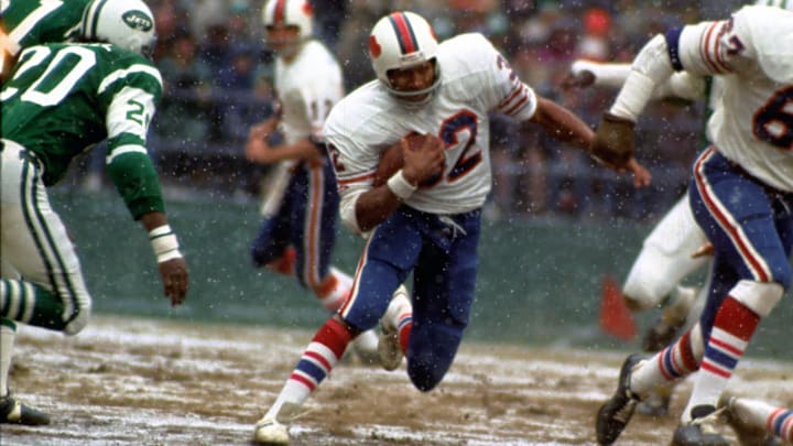 Dec 16, 1973; Flushing, NY, USA, FILE PHOTO; Buffalo Bills running back (32) O.J. Simpson breaks the single season NFL rushing with 2003 yards against the New York Jets at Shea Stadium. The Bills defeated the Jets 34-14. Mandatory Credit: Tony Tomsic-USA TODAY NETWORK
Most unbreakable records in Bills team history Dec 16, 1973; Flushing, NY, USA, FILE PHOTO; Buffalo Bills running back (32) O.J. Simpson breaks the single season NFL rushing with 2003 yards against the New York Jets at Shea Stadium. The Bills defeated the Jets 34-14. Mandatory Credit: Tony Tomsic-USA TODAY NETWORK
Most unbreakable records in Bills team history
