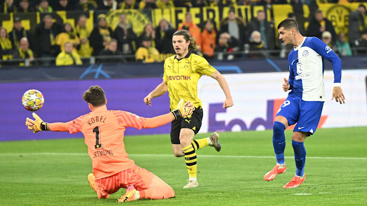 Morata und Co. in Blau und Weiß Morata und Co. in Blau und Weiß