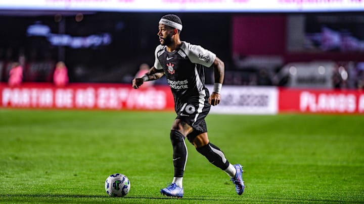 Depay é a grande estrela do elenco