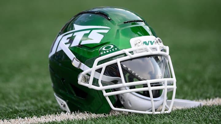 Aug 16, 2025; East Rutherford, New Jersey, USA; General view of a New York Jets helmet prior to the game against the New York Giants at MetLife Stadium. Mandatory Credit: Rich Barnes-Imagn Images Aug 16, 2025; East Rutherford, New Jersey, USA; General view of a New York Jets helmet prior to the game against the New York Giants at MetLife Stadium. Mandatory Credit: Rich Barnes-Imagn Images