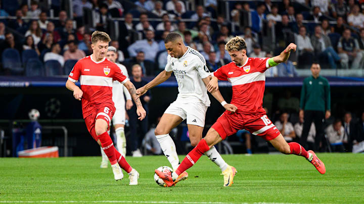 Atakan Karazor im Duell mit Kylian Mbappé Atakan Karazor im Duell mit Kylian Mbappé