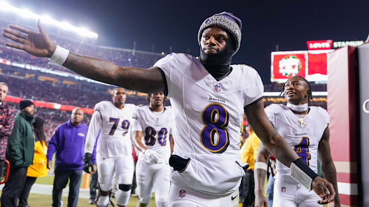 Baltimore Ravens quarterback Lamar Jackson (8)