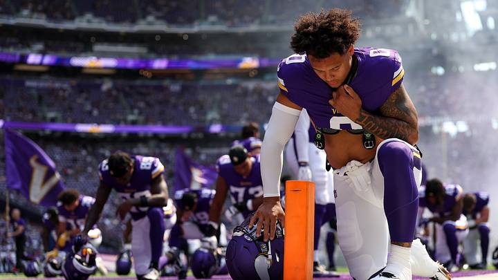 Minnesota Vikings linebacker Ivan Pace Jr. (0) prays before the game 