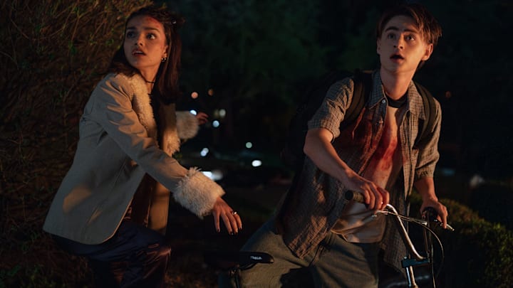 Jaeden Martell as Eli and Rachel Zegler as Laura in Y2K