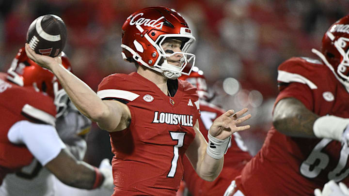 Nov 8, 2025; Louisville, Kentucky, USA; Louisville Cardinals quarterback Miller Moss (7) looks to pass against the California Golden Bears during the first half. Nov 8, 2025; Louisville, Kentucky, USA; Louisville Cardinals quarterback Miller Moss (7) looks to pass against the California Golden Bears during the first half.
