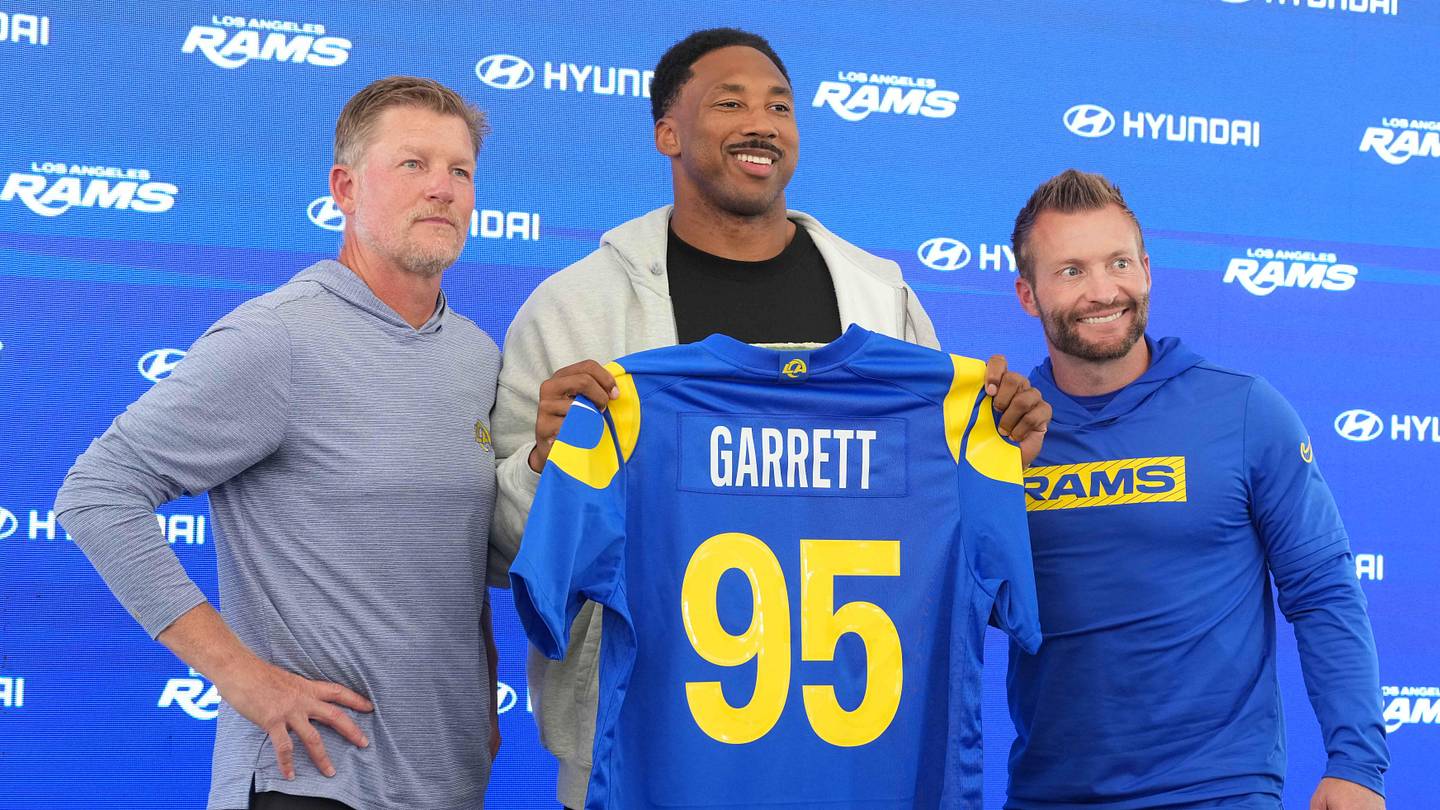 Rams' Myles Garrett Weighs In on LeBron James' Uncertain Lakers Future