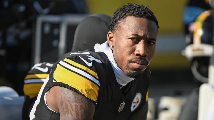 Dec 8, 2024; Pittsburgh, Pennsylvania, USA; Pittsburgh Steelers cornerback Joey Porter Jr. (24) sits on the bench during a game against the Cleveland Browns at Acrisure Stadium. Mandatory Credit: Barry Reeger-Imagn Images Dec 8, 2024; Pittsburgh, Pennsylvania, USA; Pittsburgh Steelers cornerback Joey Porter Jr. (24) sits on the bench during a game against the Cleveland Browns at Acrisure Stadium. Mandatory Credit: Barry Reeger-Imagn Images