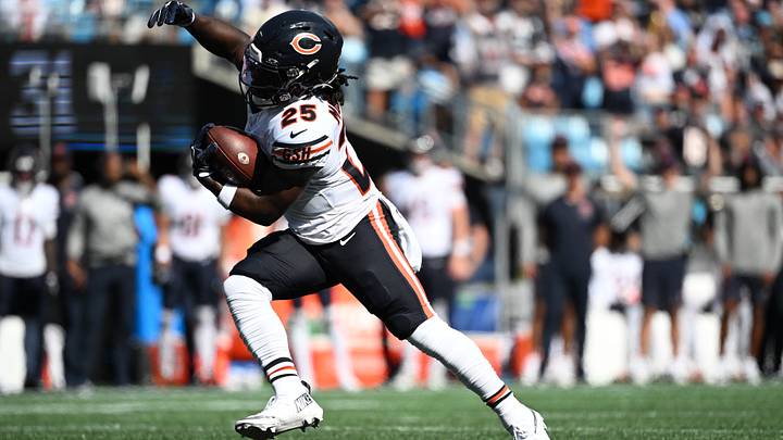 Chicago Bears running back Kyle Monangai (25) with the ball in the second half at Bank of America Stadium. Mandatory Credit: Bob Donnan-Imagn Images Chicago Bears running back Kyle Monangai (25) with the ball in the second half at Bank of America Stadium. Mandatory Credit: Bob Donnan-Imagn Images