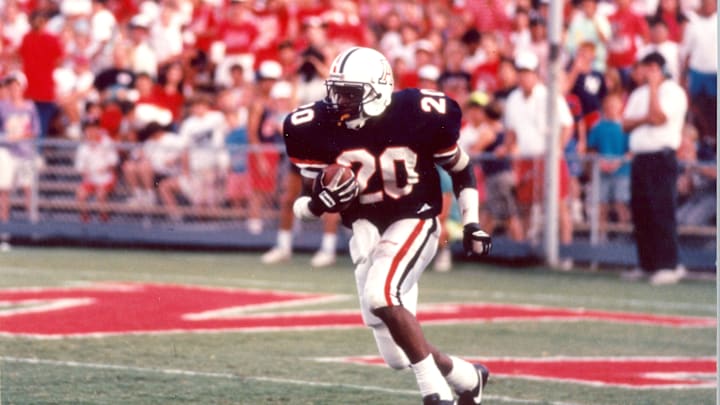 Michael Bates returning a kick for Arizona