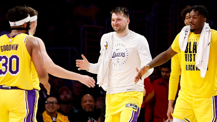 Luka Doncic, una de las veces que tuvo que abandonar un juego de los Dallas Mavericks por lesión 