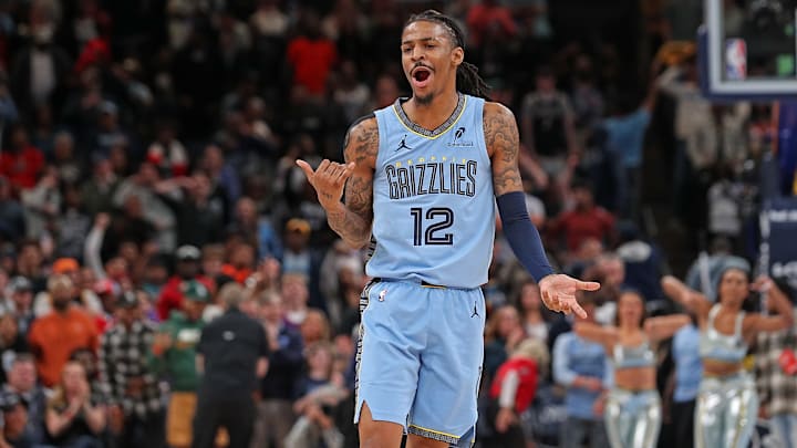 Phoenix Suns v Memphis Grizzlies