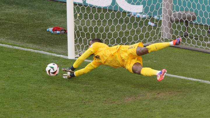 Mike Maignan pensait arrêter le penalty de Robert Lewandowski.