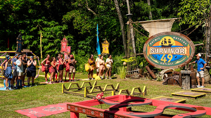 “Act One of a Horror Film” – SURVIVOR. Pictured (L-R): KELE, ULI, HINA Tribes and Jeff Probst. Photo: Robert Voets/CBS ©2025 CBS Broadcasting, Inc. All Rights Reserved.