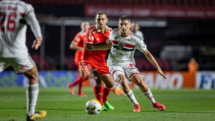 São Paulo foi derrotado por 1 a 0 em casa e ficou distante da Libertadores