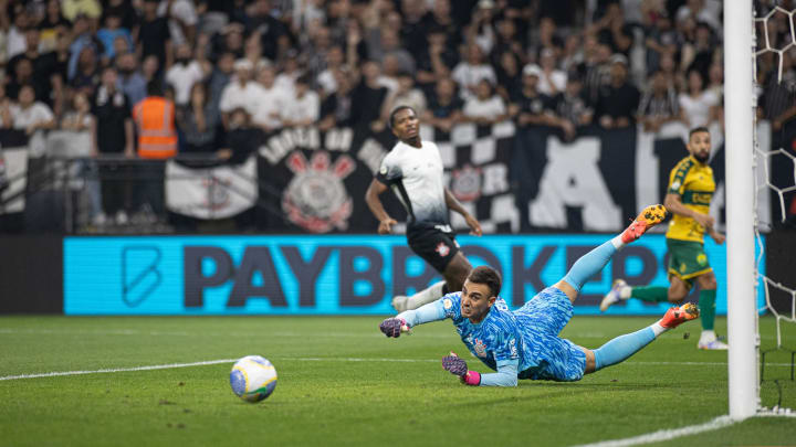 Matheus Donelli virou titular do Corinthians