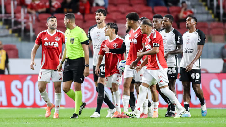 Rodrigo José Pereira de Lima comandou a arbitragem de campo 