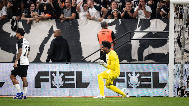 Hugo Souza pegou mais um pênalti pelo Corinthians Hugo Souza pegou mais um pênalti pelo Corinthians